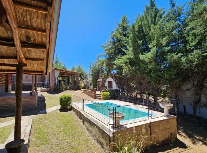 Casa · 241m² · 4 Ambientes · 1 Cochera