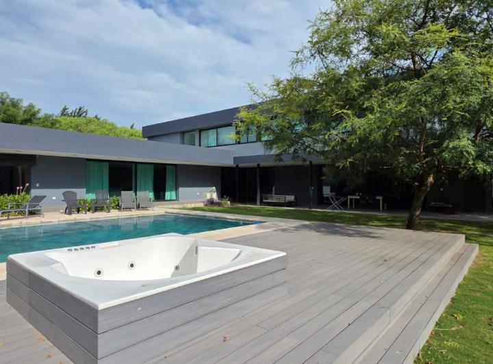 Casa · 680m² · 9 Ambientes