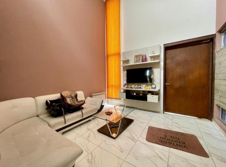Casa · 220m² · 3 Dormitorios · 2 Cocheras