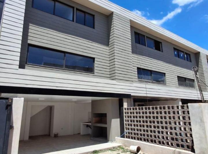 Casa · 108m² · 3 Ambientes · 2 Cocheras