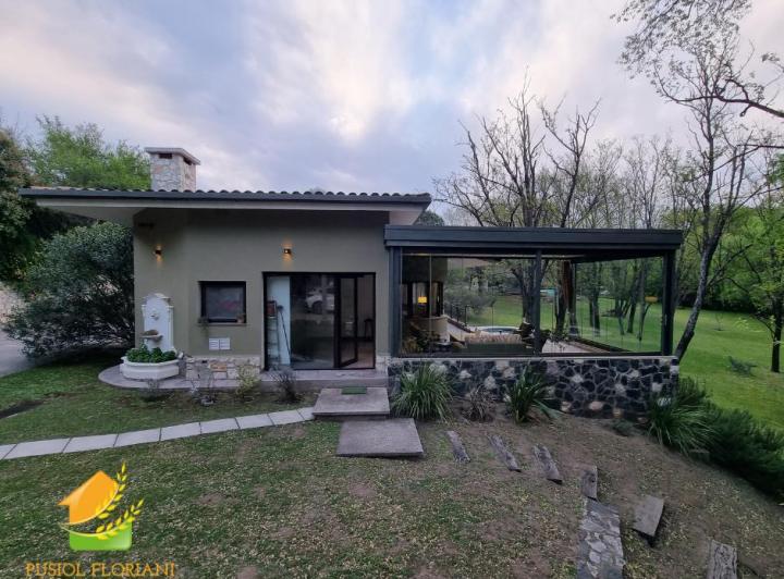 Casa · 400m² · 9 Ambientes · 4 Cocheras