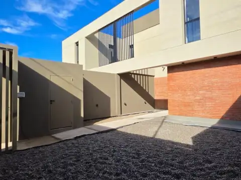 Casa en Venta en Neuquen, Confluencia