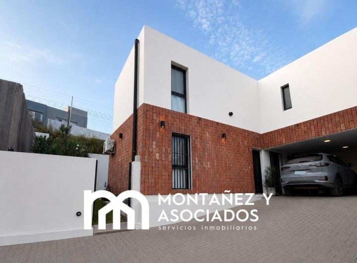 Casa · 130m² · 6 Ambientes · 2 Cocheras