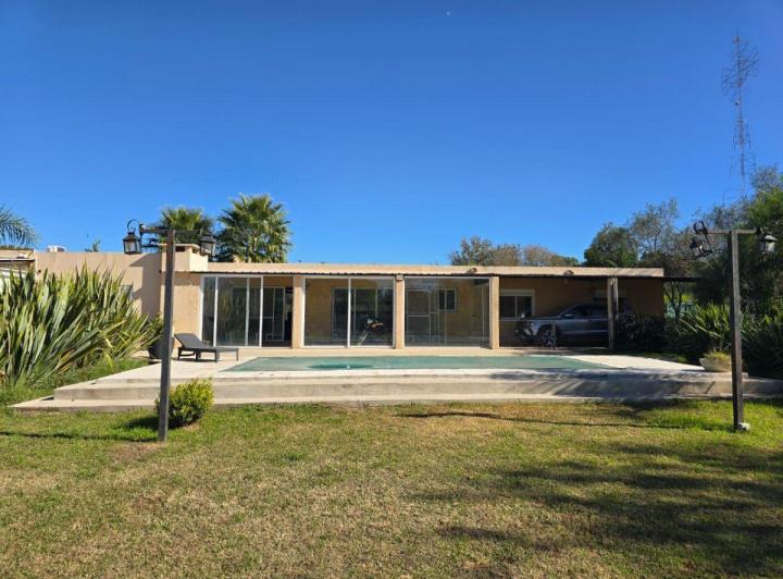 Casa · 332m² · 7 Ambientes · 5 Cocheras