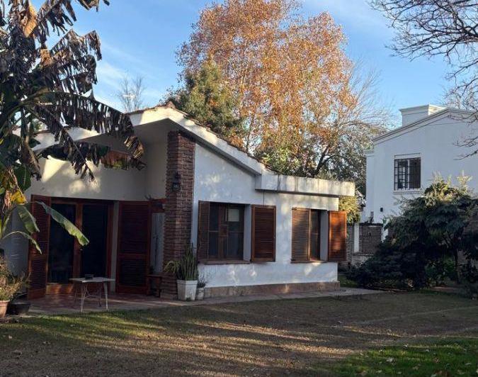 Casa · 204m² · 10 Ambientes · 2 Cocheras