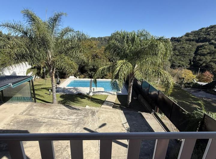 Casa · 305m² · 8 Ambientes · 2 Cocheras