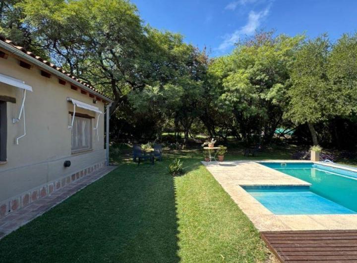 Casa · 250m² · 7 Ambientes · 2 Cocheras