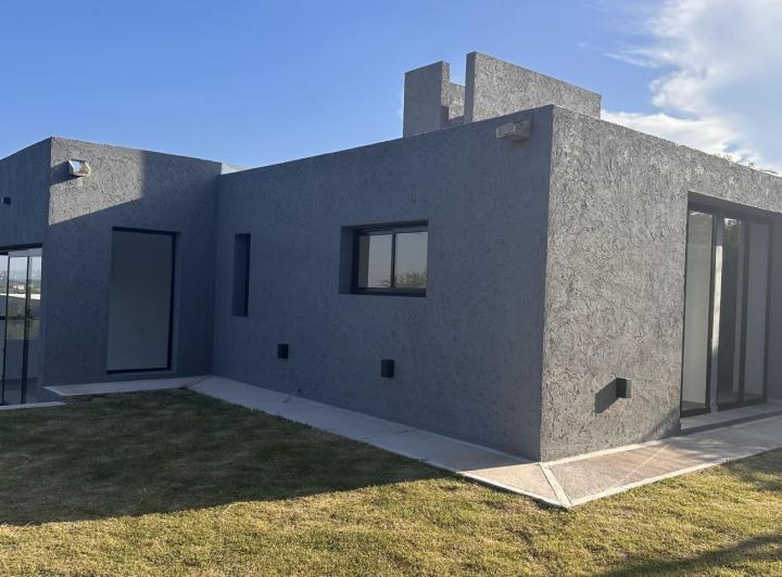 Casa · 80m² · 3 Ambientes · 1 Cochera