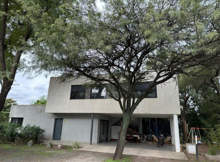 Casa · 165m² · 5 Ambientes · 2 Cocheras