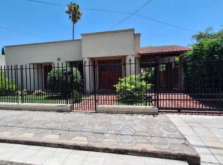 Casa · 213m² · 3 Ambientes · 3 Cocheras