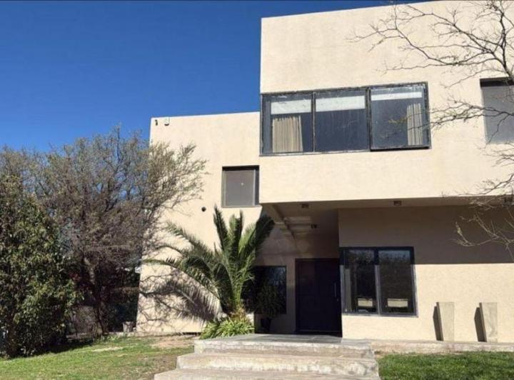 Casa · 290m² · 4 Ambientes · 1 Cochera