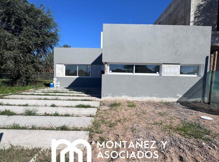 Casa · 120m² · 4 Ambientes · 2 Cocheras