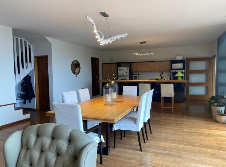 Casa · 385m² · 3 Ambientes · 2 Cocheras