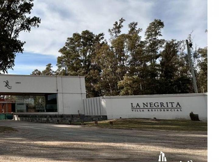 Casa · 380m² · 2 Ambientes · 2 Cocheras