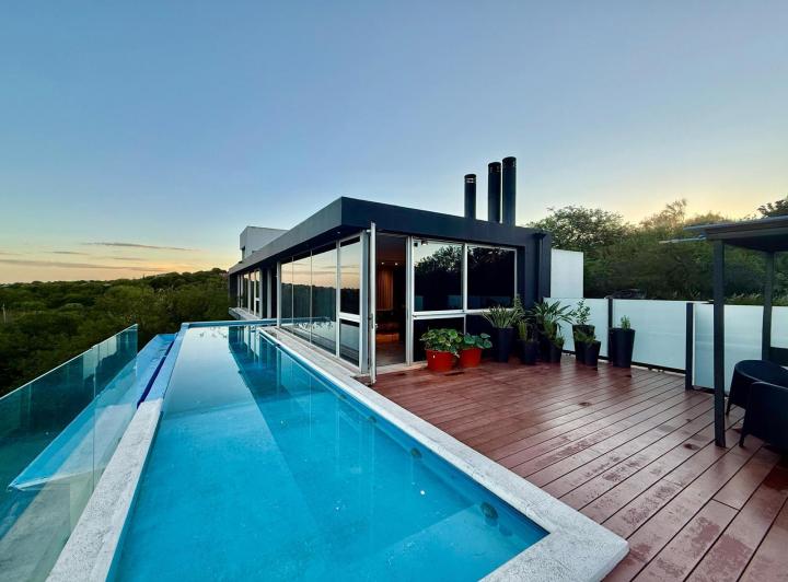 Casa · 800m² · 15 Ambientes · 6 Cocheras