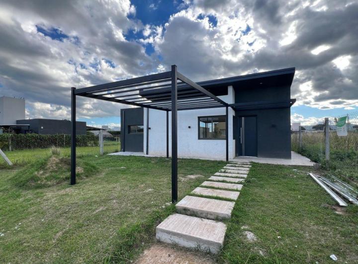 Casa · 90m² · 5 Ambientes · 1 Cochera