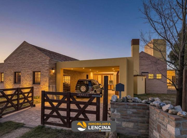 Casa · 233m² · 5 Ambientes · 1 Cochera