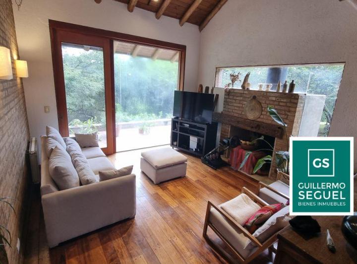 Casa · 400m² · 7 Ambientes · 2 Cocheras