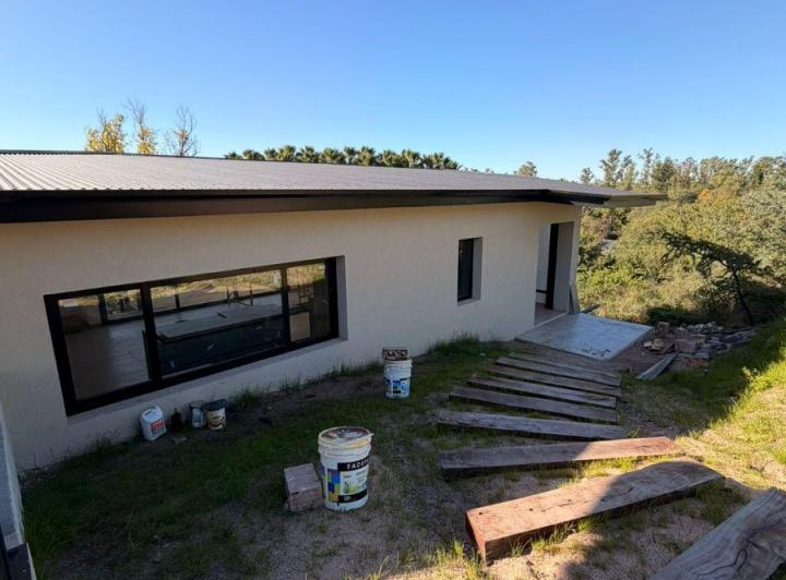 Casa · 340m² · 5 Ambientes · 2 Cocheras