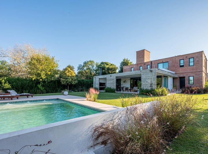 Casa · 440m² · 6 Ambientes