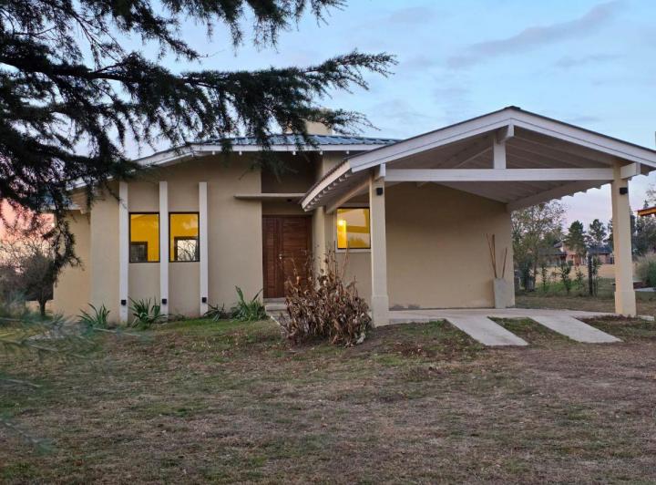 Casa · 1083m² · 5 Ambientes · 1 Cochera