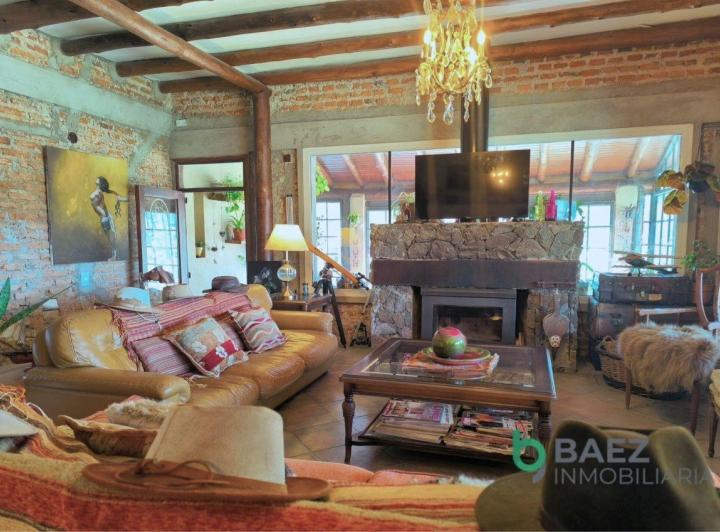 Casa · 364m² · 6 Ambientes · 4 Cocheras