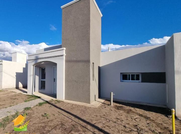 Casa · 80m² · 5 Ambientes · 1 Cochera
