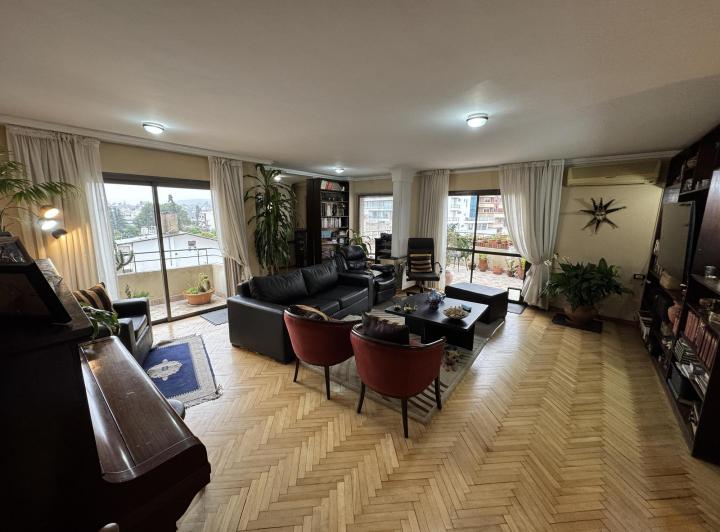 Departamento · 220m² · 6 Ambientes · 1 Cochera
