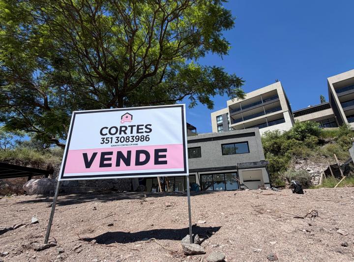 Casa · 320m² · 7 Ambientes · 2 Cocheras