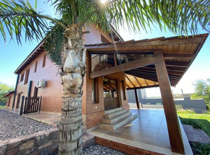 Casa · 500m² · 6 Ambientes · 2 Cocheras
