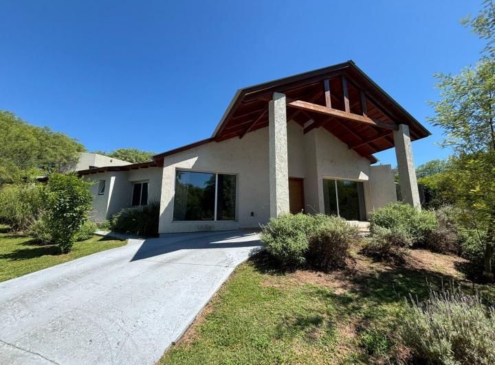 Casa · 280m² · 3 Ambientes