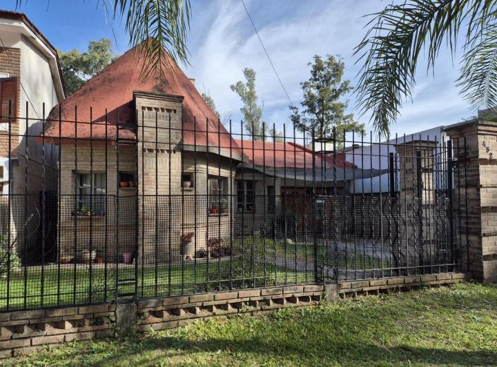 Casa · 768m² · 5 Ambientes · 1 Cochera