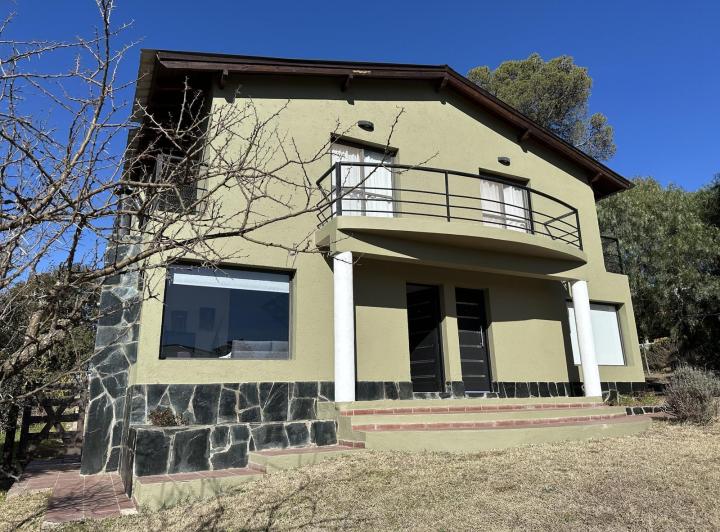 Casa · 160m² · 9 Ambientes · 2 Cocheras