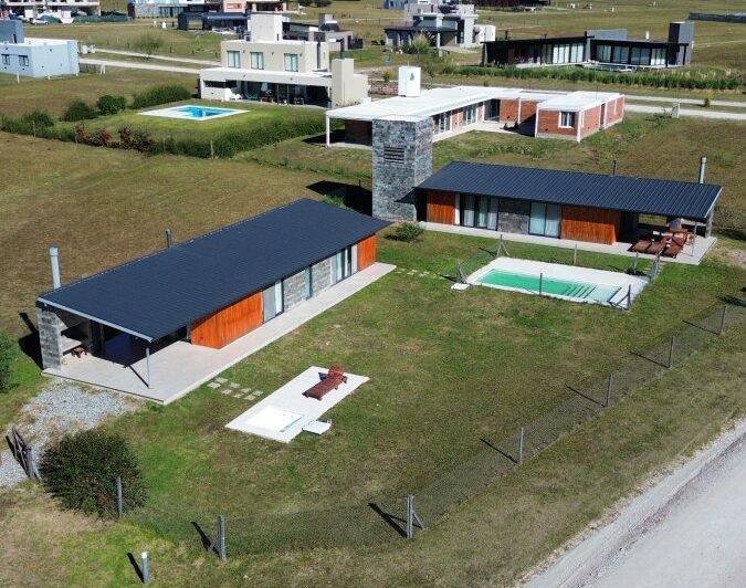 Casa · 221m² · 4 Ambientes · 2 Cocheras