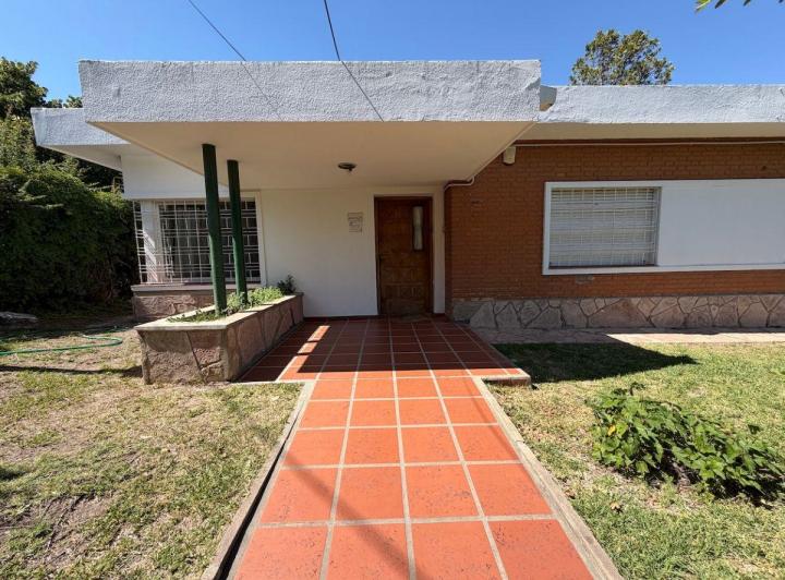Casa · 180m² · 6 Ambientes