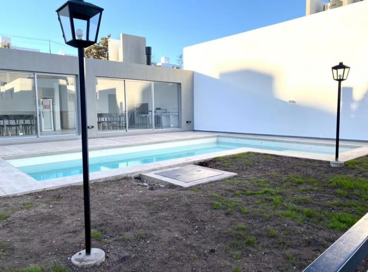 Casa · 80m² · 4 Ambientes · 2 Cocheras