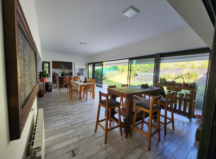 Casa · 450m² · 11 Ambientes · 3 Cocheras