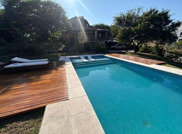 Casa · 278m² · 6 Ambientes · 2 Cocheras