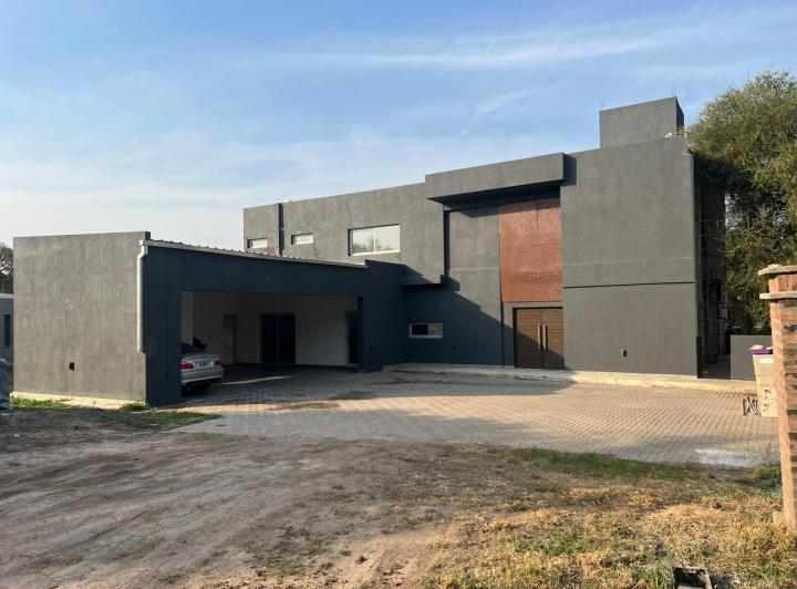 Casa · 502m² · 4 Ambientes · 4 Cocheras