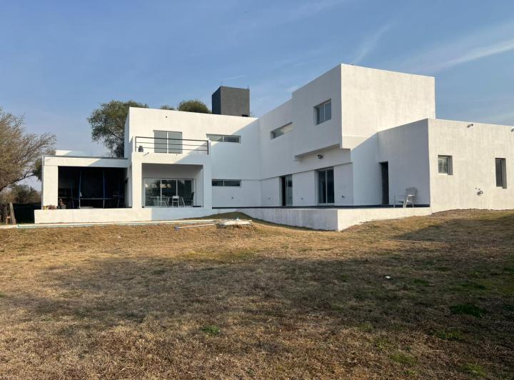 Casa · 502m² · 4 Ambientes · 3 Cocheras