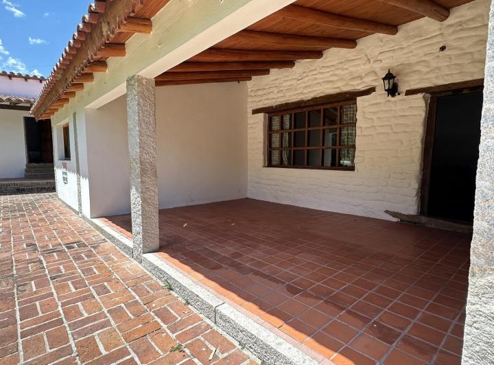 Casa · 500m² · 7 Ambientes · 3 Cocheras