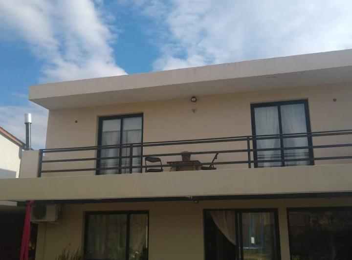 Casa · 220m² · 5 Ambientes · 2 Cocheras