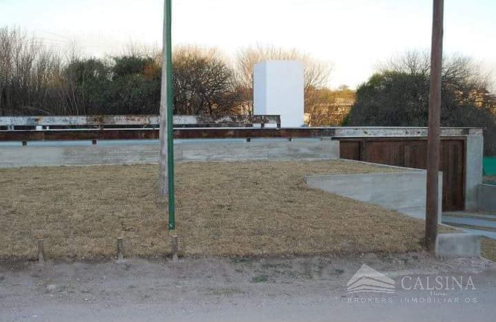 Casa · 400m² · 4 Ambientes · 2 Cocheras