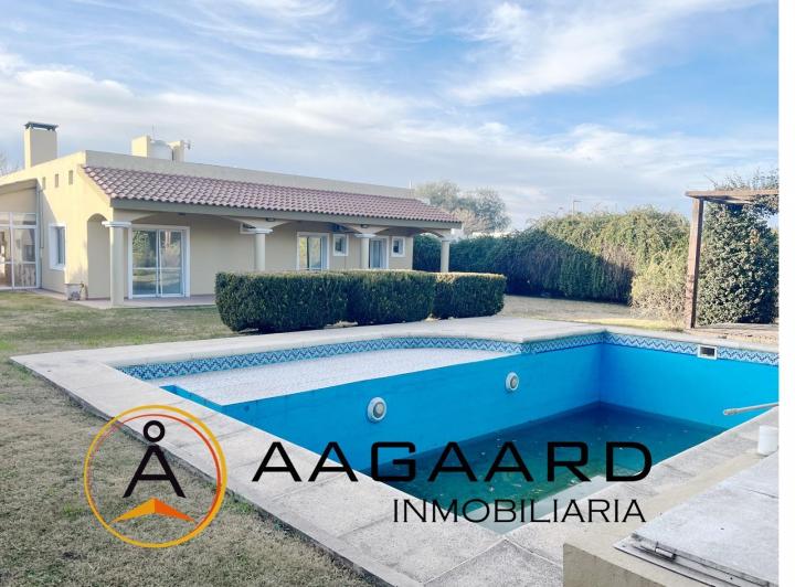 Casa · 250m² · 6 Ambientes · 2 Cocheras