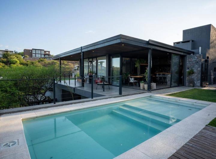 Casa · 370m² · 5 Ambientes · 3 Cocheras