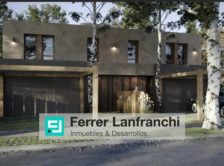 Casa · 165m² · 6 Ambientes · 2 Cocheras