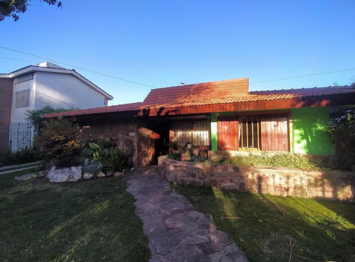 Casa · 231m² · 3 Dormitorios · 3 Cocheras