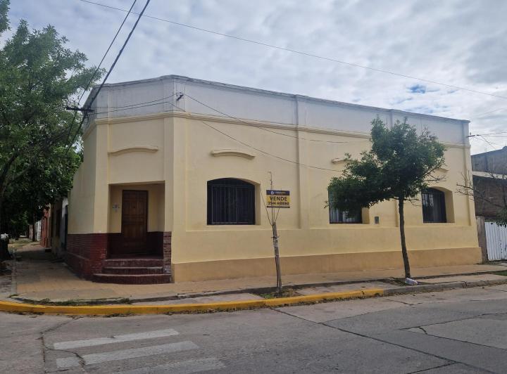 Casa · 180m² · 5 Ambientes