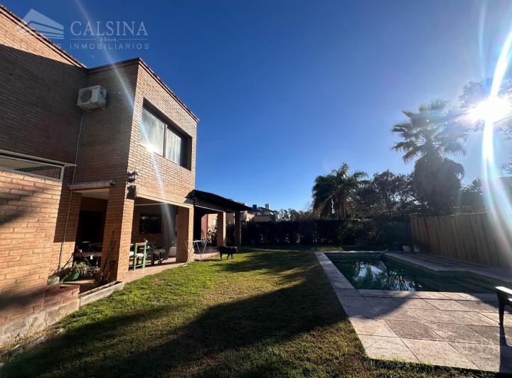 Casa · 270m² · 5 Ambientes · 2 Cocheras