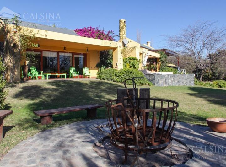 Casa · 600m² · 6 Dormitorios · 2 Cocheras